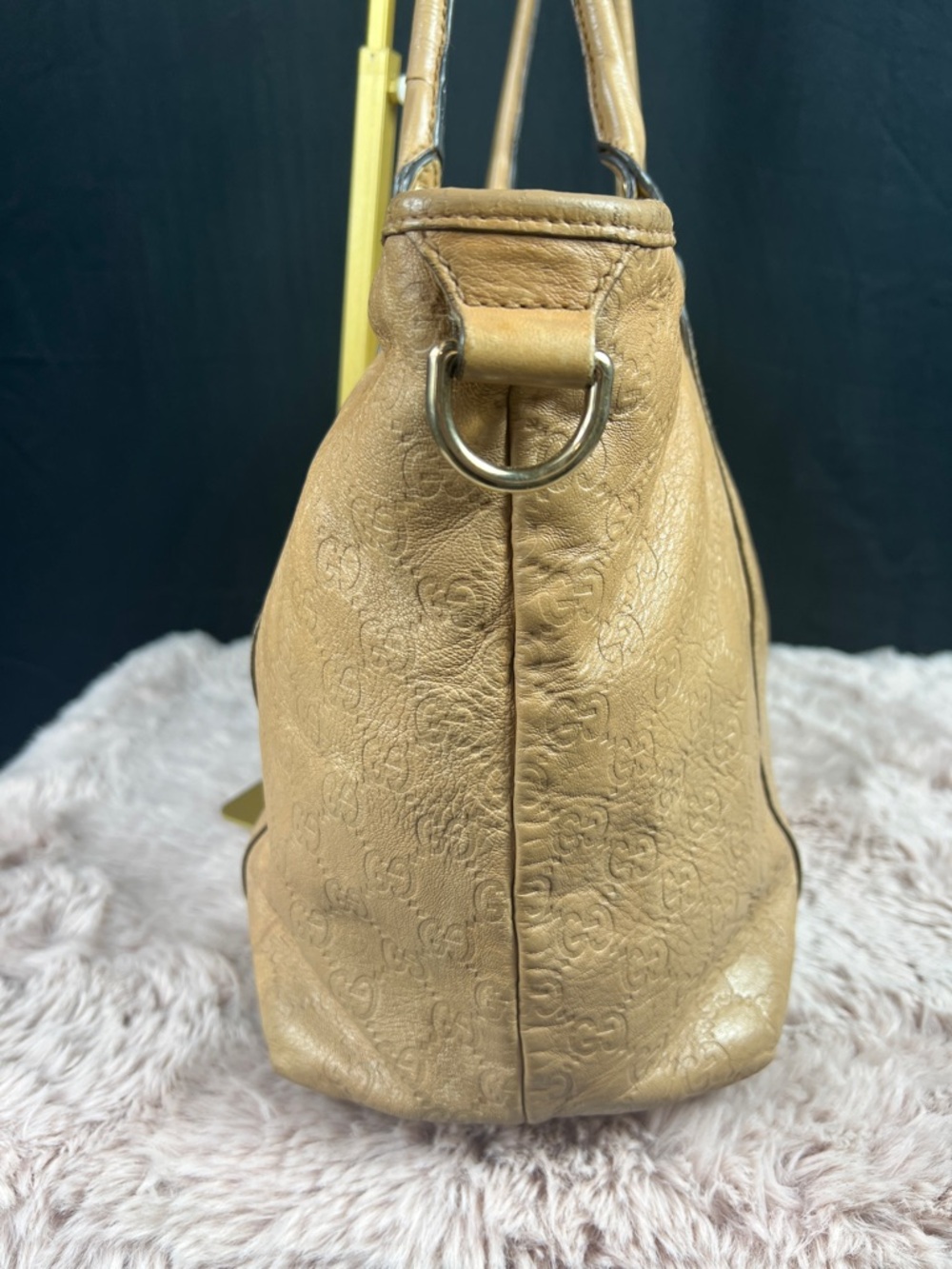 Gucci Beige Monogram Leather Tote Bag - Picture 3 of 11